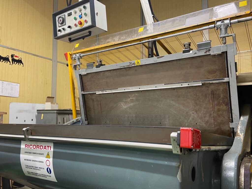 macchina per fustellatura