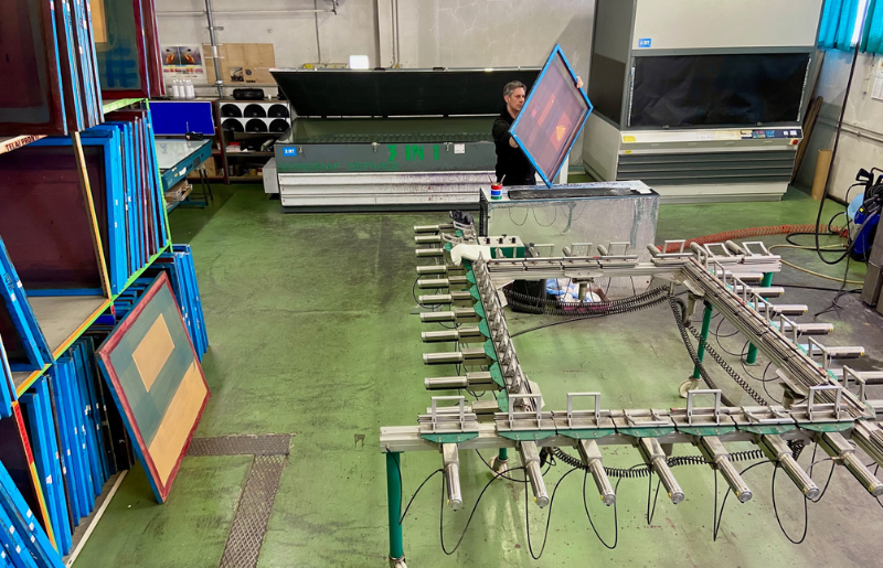 macchinario per realizzazione telai serigrafici